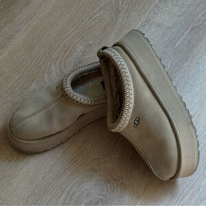UGG TAZZ ll Light Sand Platforms